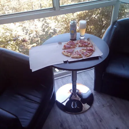 Florentin Hostel: Budget-friendly With Kitchen Access And Smart Tv