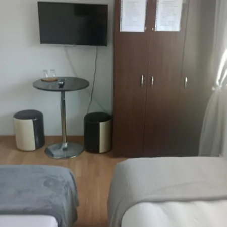 Florentin Bai Comune Acces Bucatarie Cheap Private Shared Bathrooms Kittchen Laundry Machine Access Netflix Homestay szállás