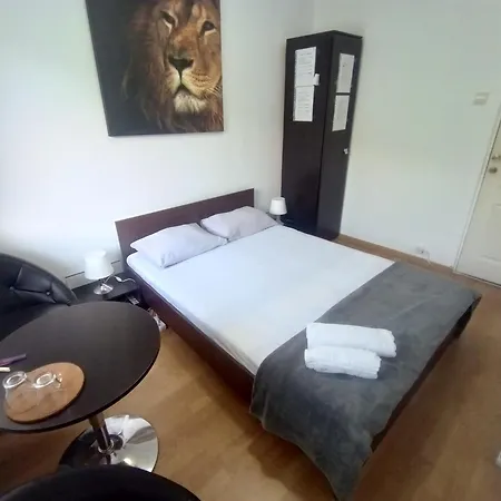 Florentin Bai Comune Acces Bucatarie Cheap Private Shared Bathrooms Kittchen Laundry Machine Access Netflix *