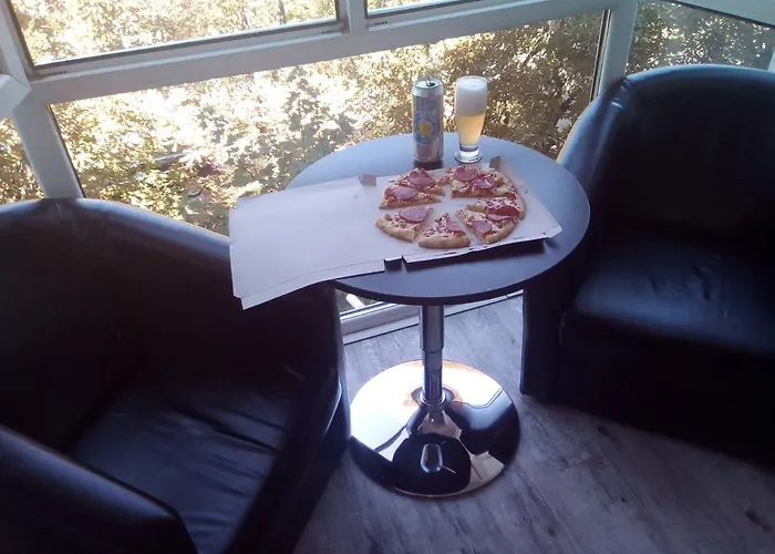 Florentin Bai Comune Acces Bucatarie Cheap Private Shared Bathrooms Kittchen Laundry Machine Access Netflix