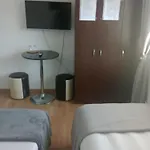 Florentin Hostel: Budget-friendly With Kitchen Access And Smart Tv Homestay