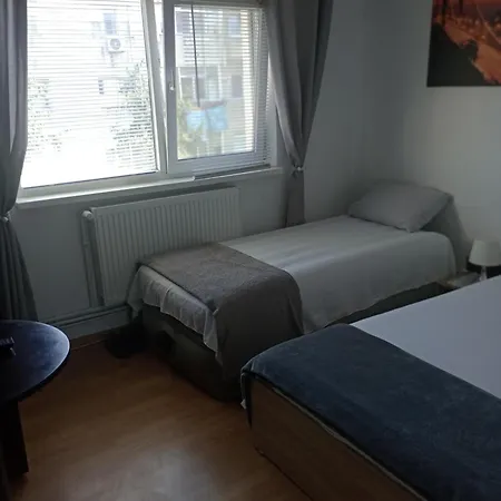 Florentin Bai Comune Acces Bucatarie Cheap Private Shared Bathrooms Kittchen Laundry Machine Access Netflix